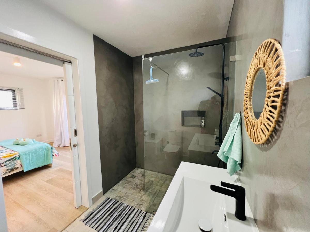Into The Sea - Modern Home Close To The Beach Albion Luaran gambar
